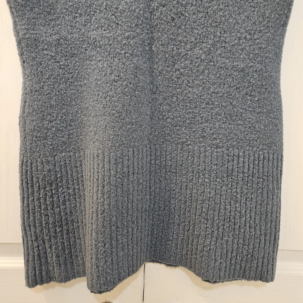 Dots Knit Sweater Top – Size Medium - Picture 8 of 8